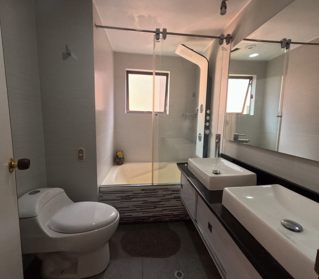 Apartamento En Arriendo - La Cabrera, Bogotá