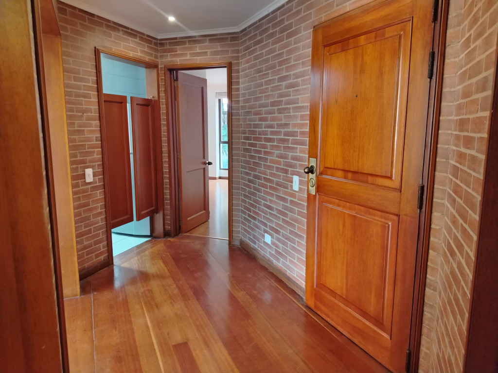 Apartamento En Arriendo - Los Rosales, Bogotá