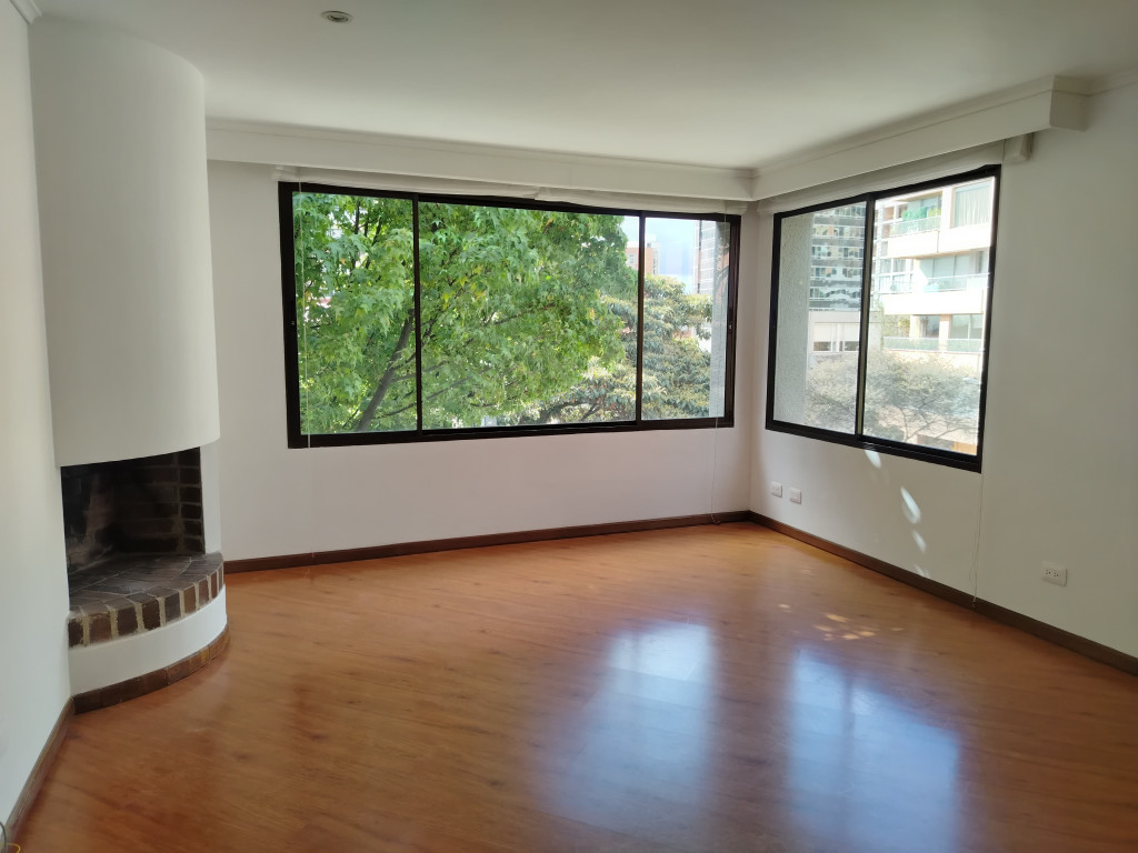 Apartamento En Arriendo - Los Rosales, Bogotá