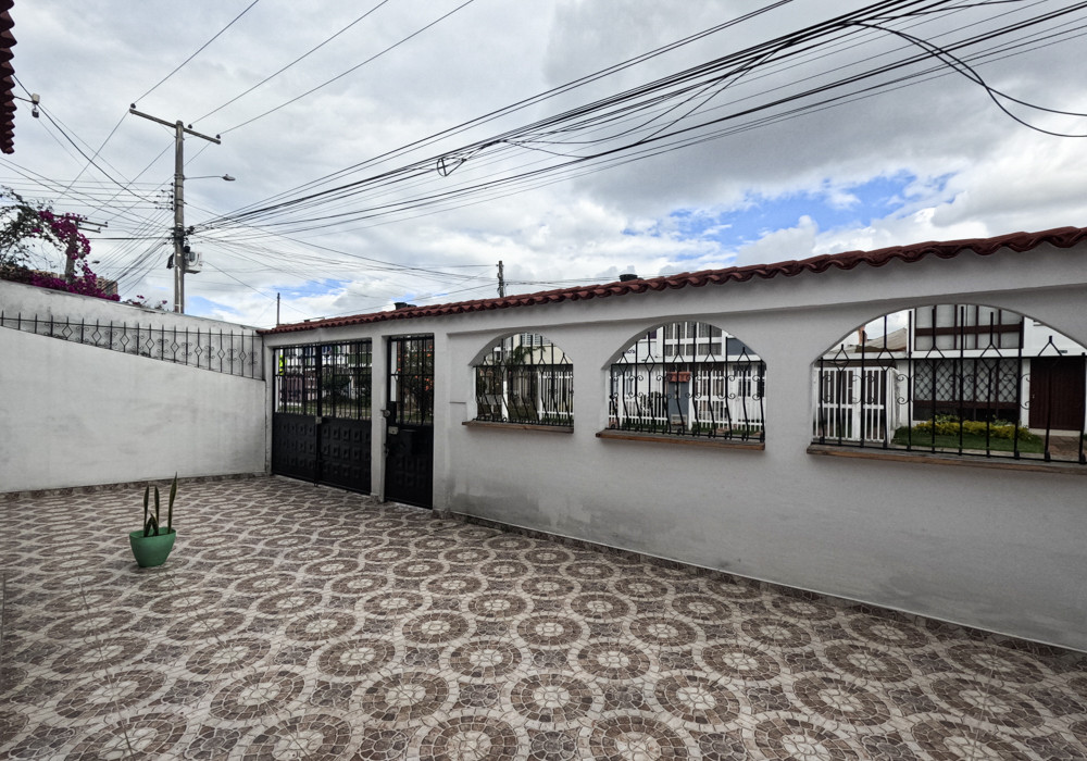 Casa En Venta - Pontevedra, Bogotá
