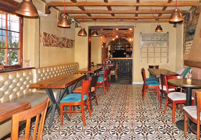 Comercial (Casa Para Comercio) En Arriendo - Quinta Camacho, Bogotá