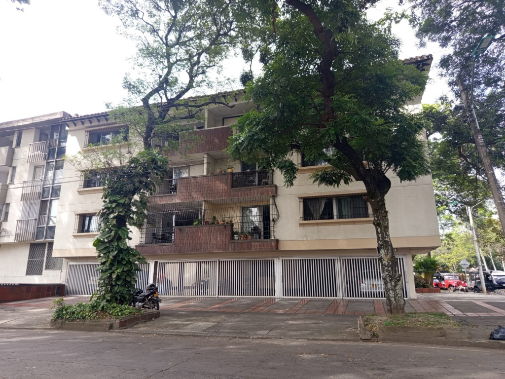 Apartamento en venta en Prados Del Norte, Cali. Código 22843
