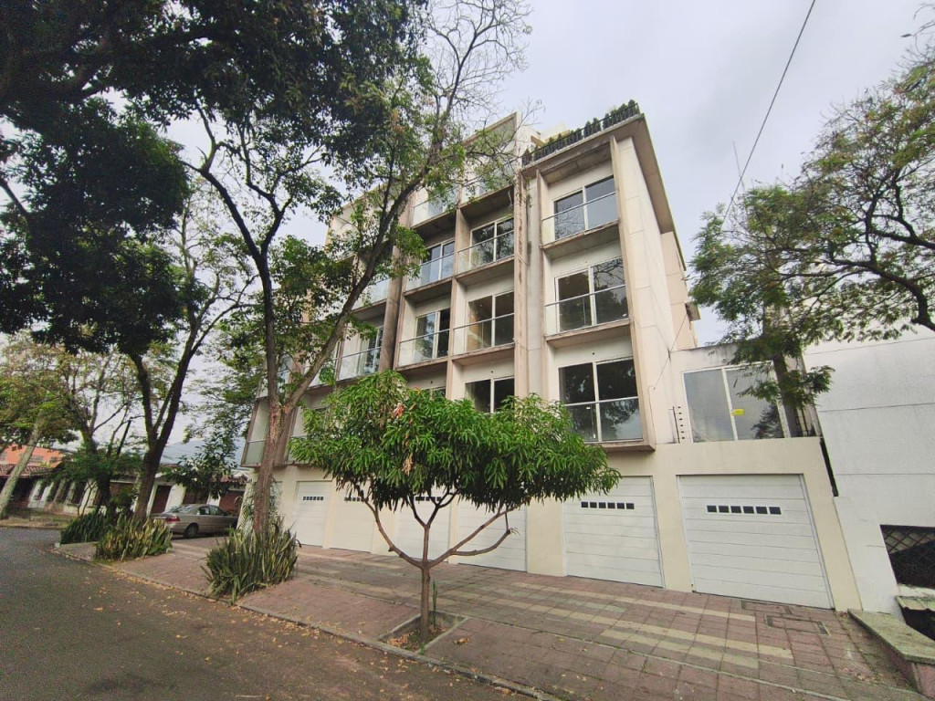 Apartamento en arriendo en Urbanización La Flora, Cali. Código 23037