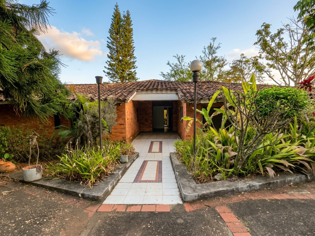 Casa en venta en Pance, Cali. Código 23070