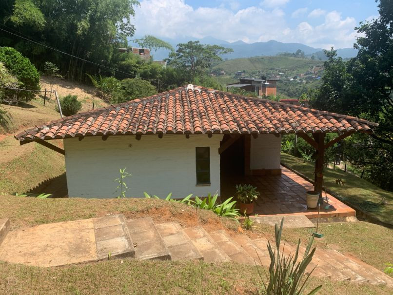 Casa Campestre En Arriendo - La Buitrera, Cali