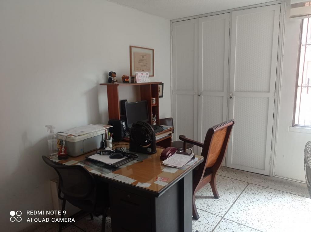 Apartamento En Venta - Urbanización La Flora, Cali