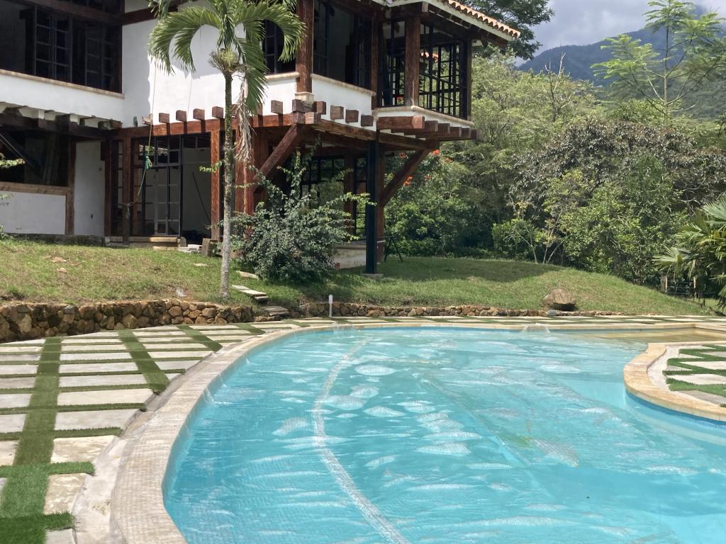 Casa Campestre En Arriendo - Parcelación Chorro De La Plata, Cali