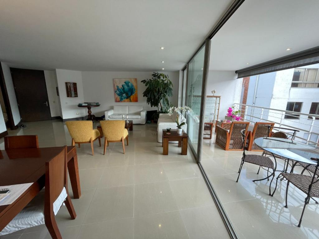 Apartamento En Venta - Bosques Deloeste, Cali