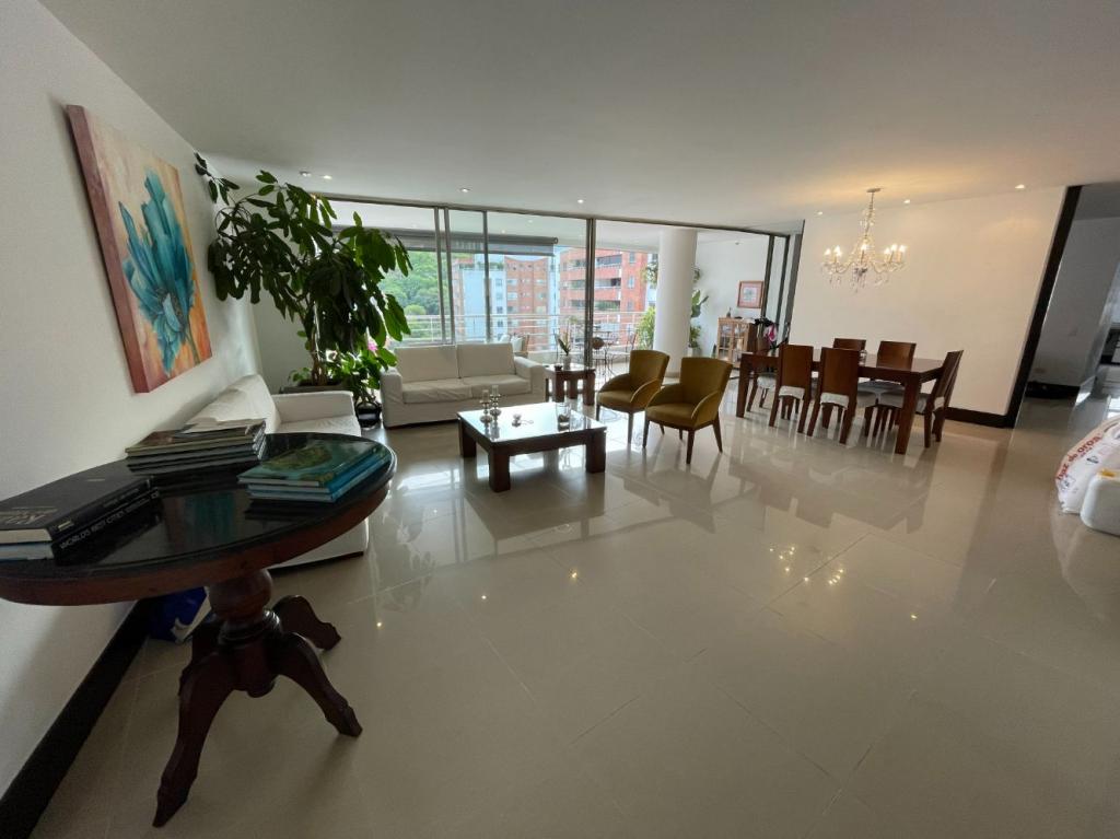 Apartamento En Venta - Bosques Deloeste, Cali