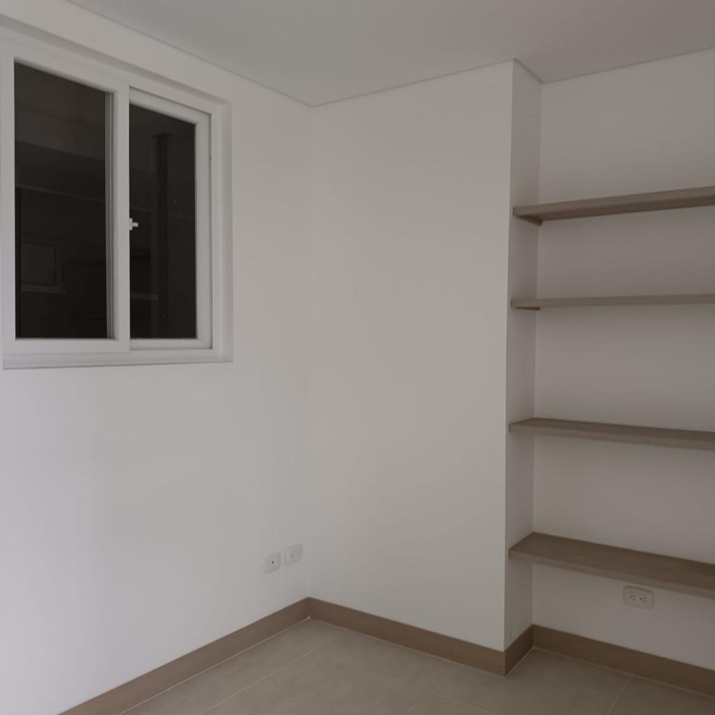 Apartamento En Venta - Urbanización La Flora, Cali