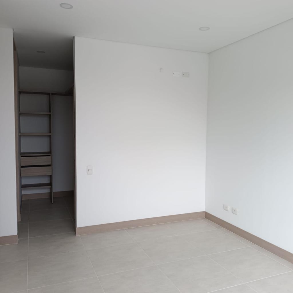Apartamento En Venta - Urbanización La Flora, Cali