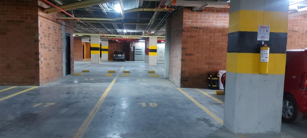 Apartamento En Venta - Urbanización La Flora, Cali