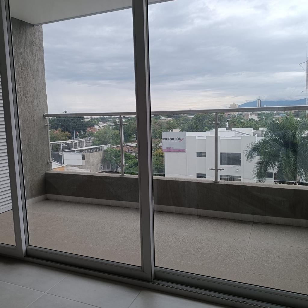 Apartamento En Venta - Urbanización La Flora, Cali