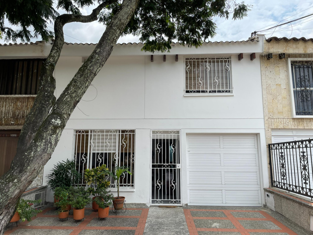 Casa En Venta - Urbanización La Flora, Cali