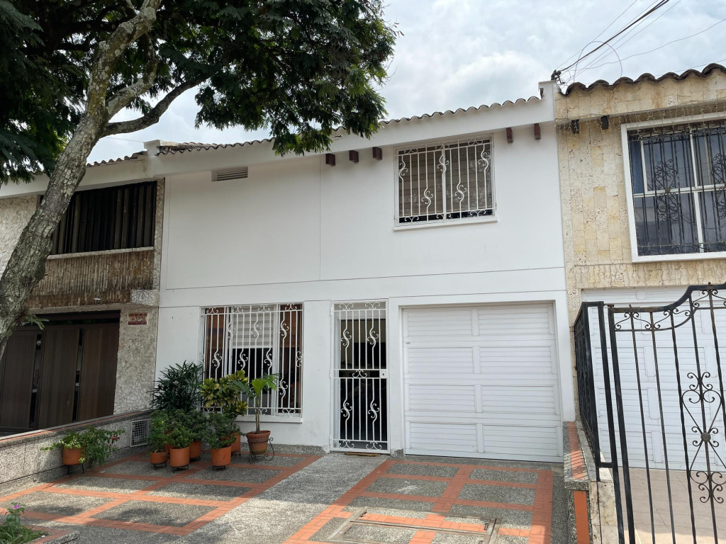 Casa En Venta - Urbanización La Flora, Cali