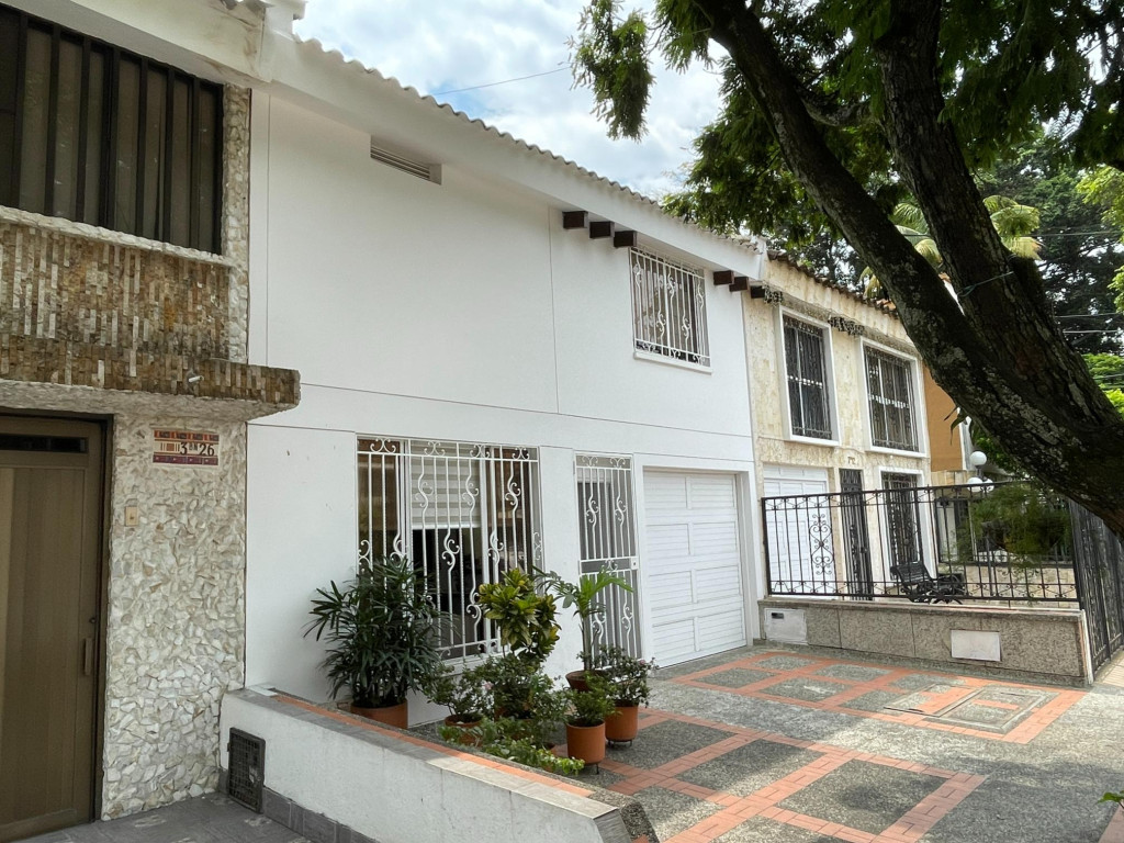 Casa En Venta - Urbanización La Flora, Cali