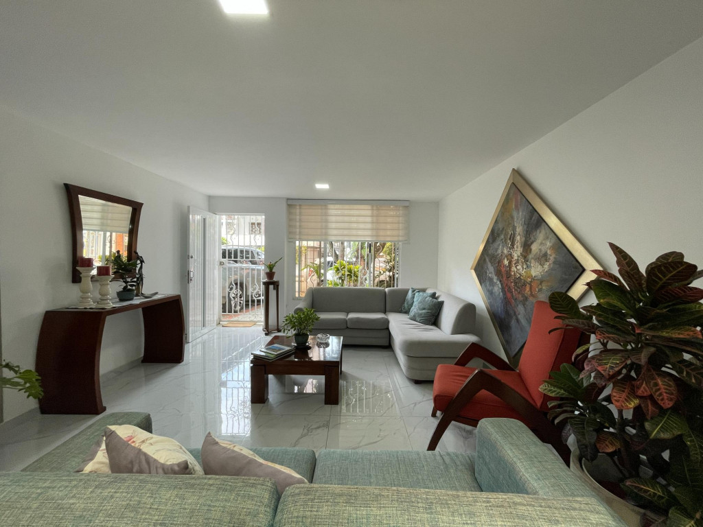 Casa En Venta - Urbanización La Flora, Cali