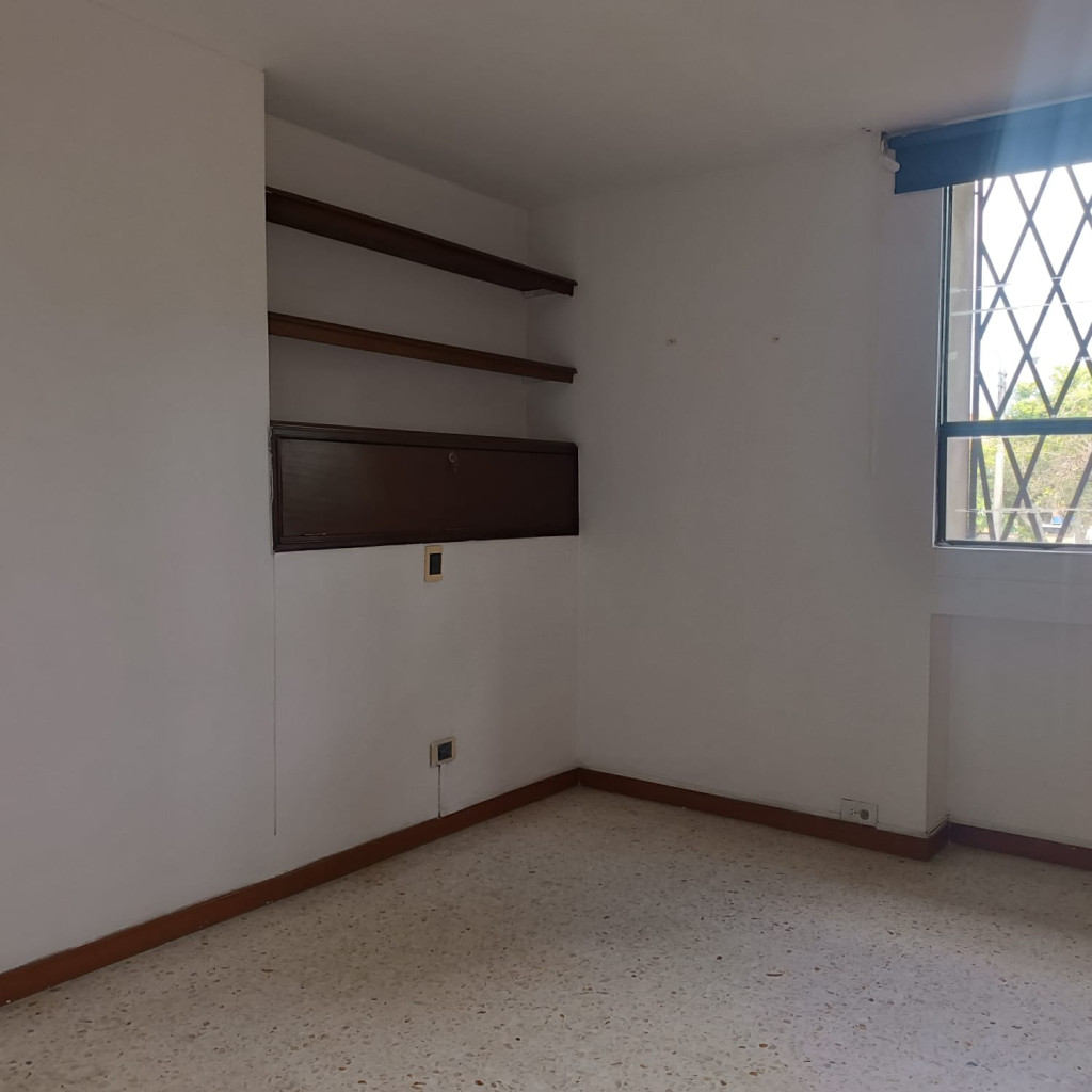 Apartamento En Venta - Urbanización La Flora, Cali