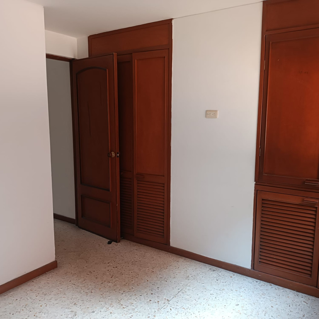 Apartamento En Venta - Urbanización La Flora, Cali