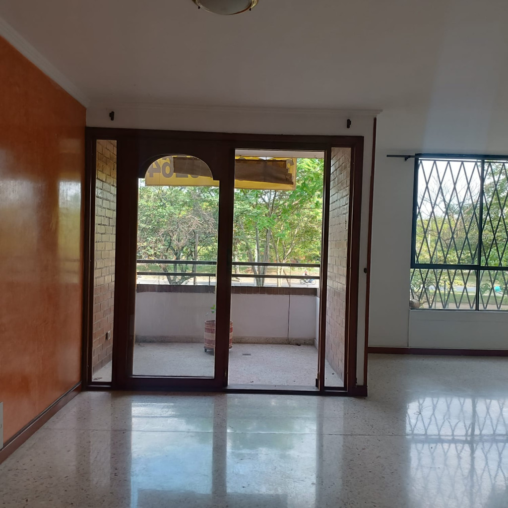 Apartamento En Venta - Urbanización La Flora, Cali