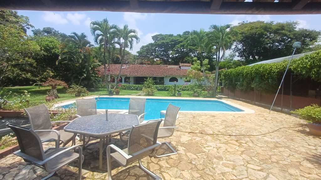 Casa Campestre En Venta - Pance, Cali