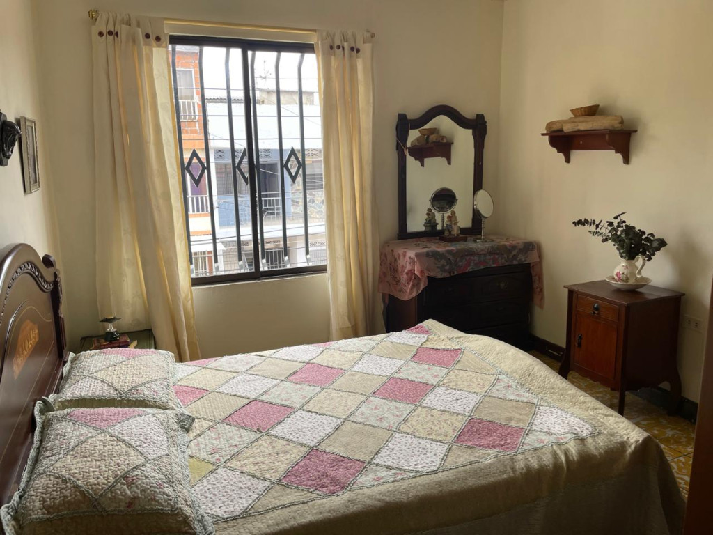 Casa En Venta - Atanasio Girardot, Cali