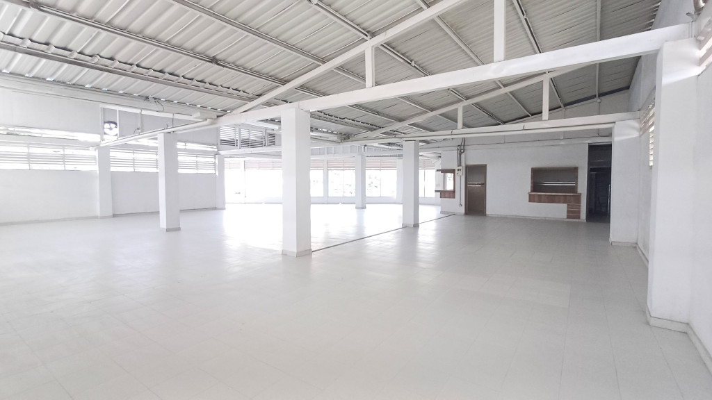 Local En Arriendo - El Poblado Campestre, Candelaria