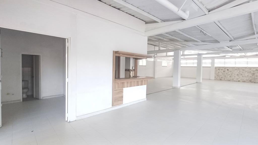 Local En Arriendo - El Poblado Campestre, Candelaria