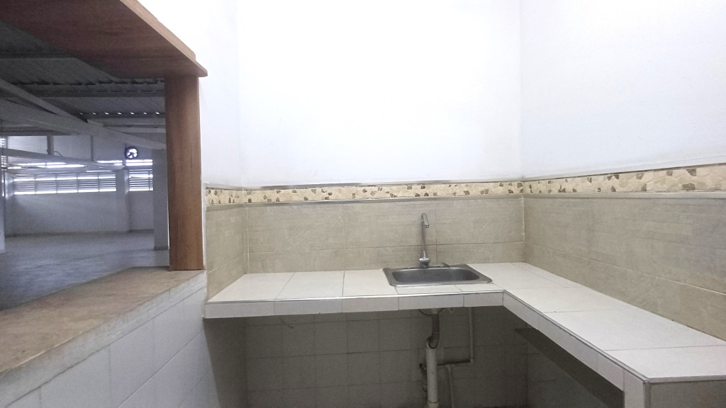 Local En Arriendo - El Poblado Campestre, Candelaria
