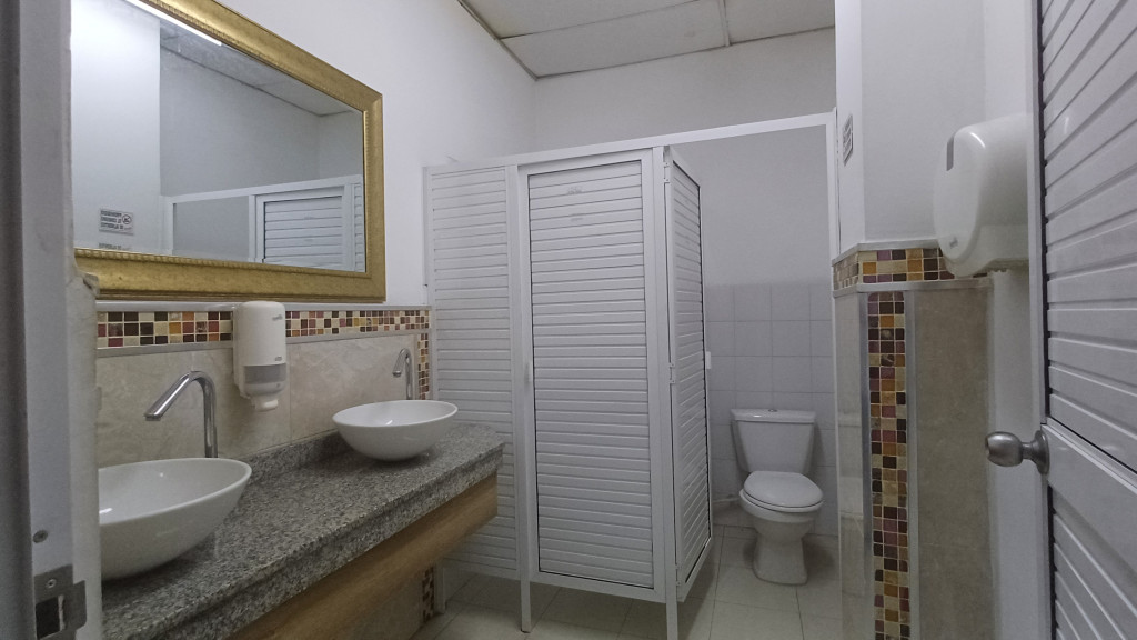 Local En Arriendo - El Poblado Campestre, Candelaria