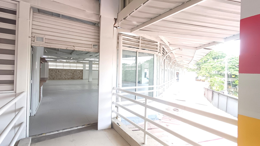 Local En Arriendo - El Poblado Campestre, Candelaria