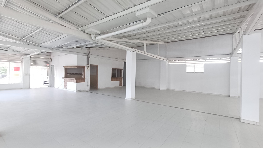 Local En Arriendo - El Poblado Campestre, Candelaria