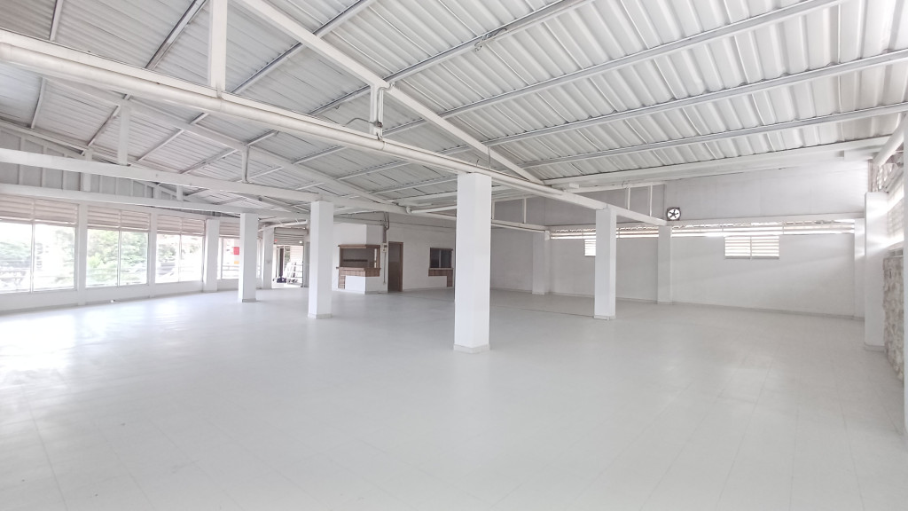 Local En Arriendo - El Poblado Campestre, Candelaria