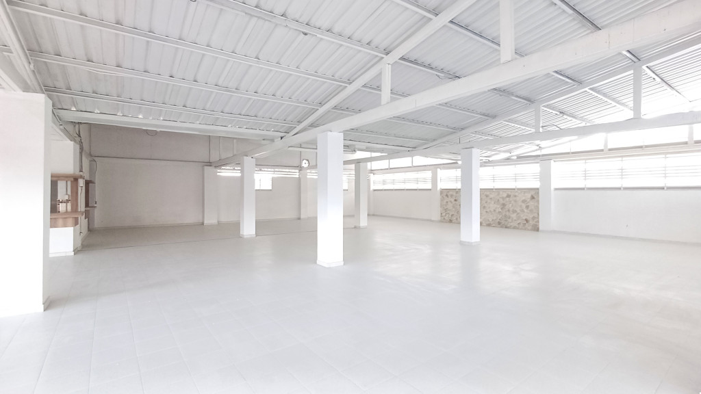 Local En Arriendo - El Poblado Campestre, Candelaria