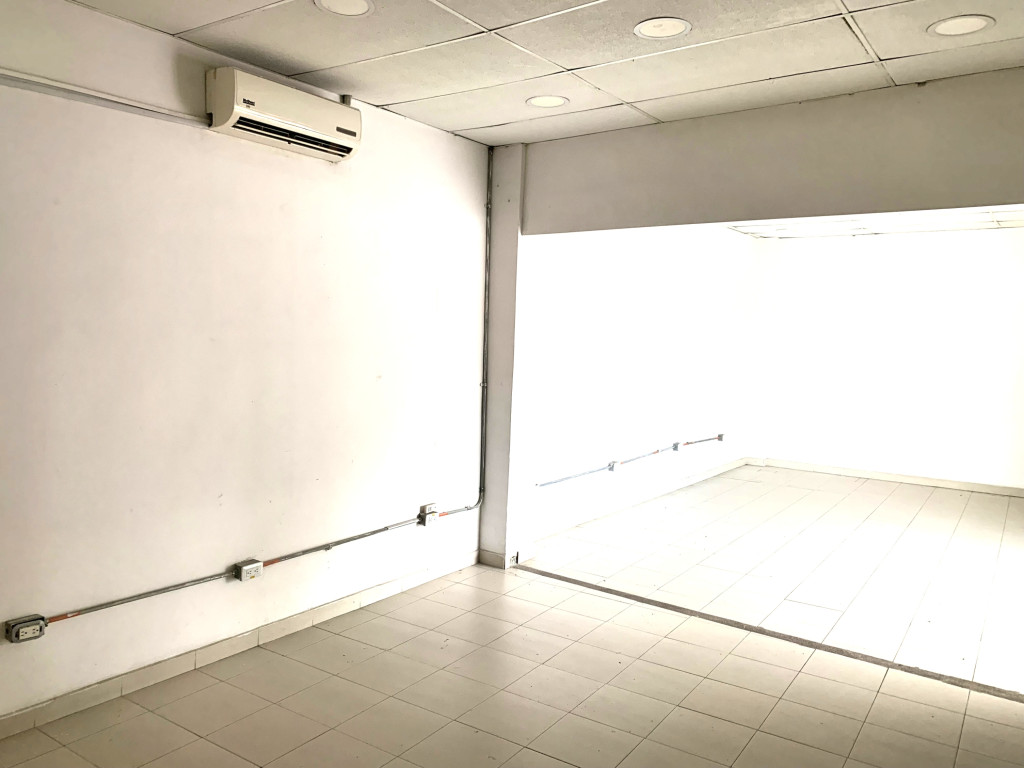 Local En Arriendo - Poblado Campestre, Candelaria