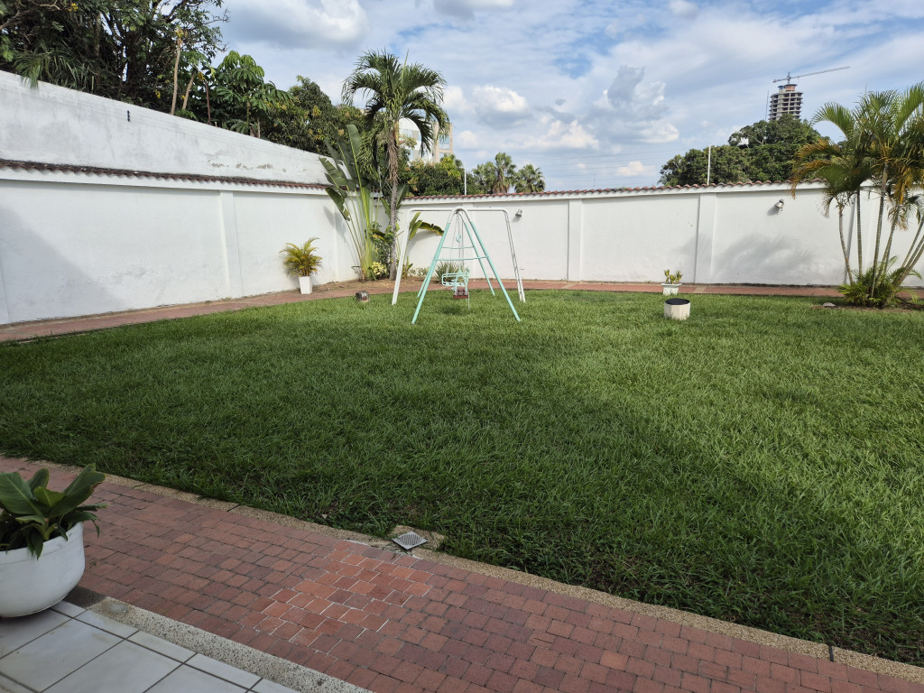 Casa En Venta - Ciudad Jardín, Cali