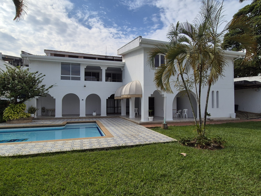 Casa En Venta - Ciudad Jardín, Cali