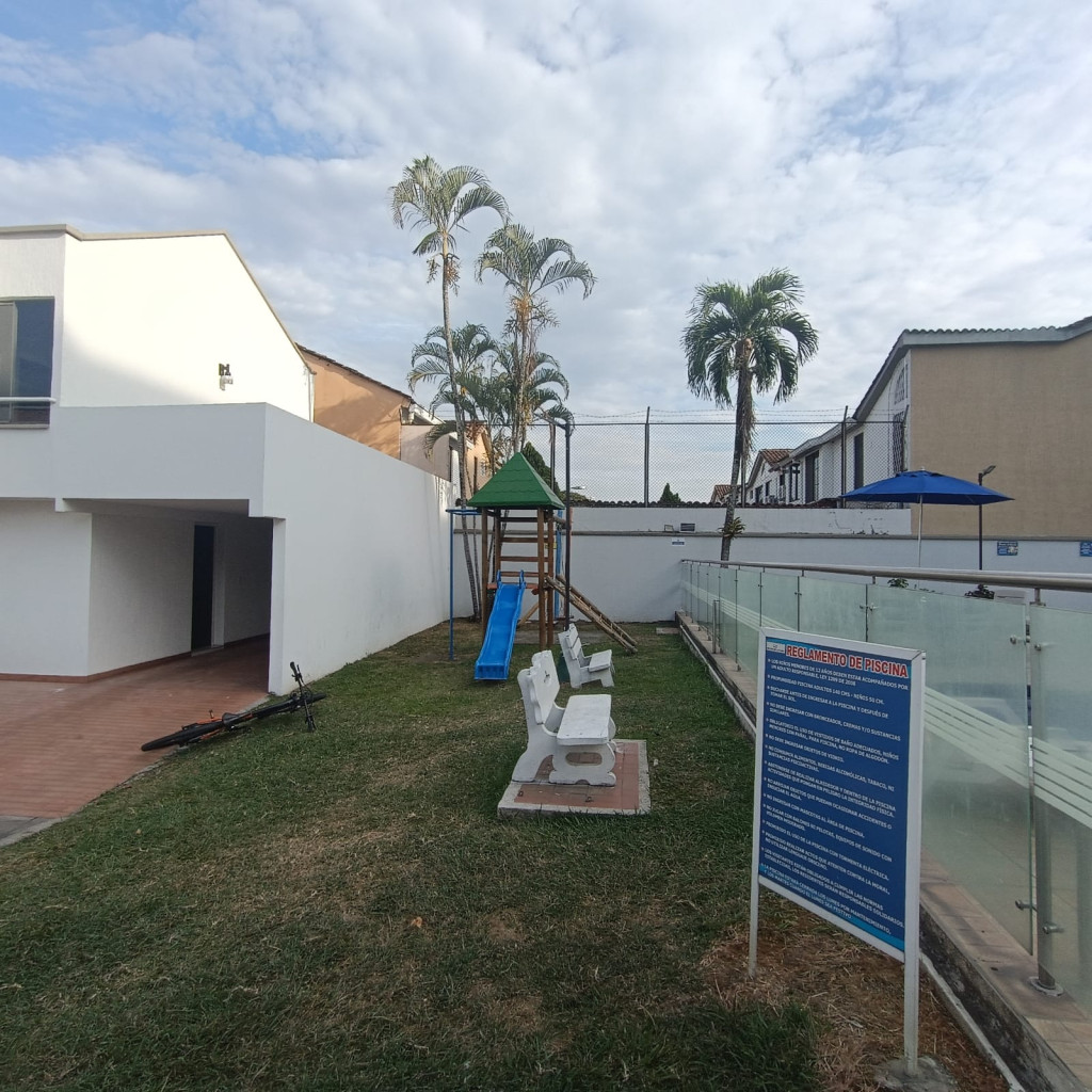 Casa En Venta - Urbanización La Flora, Cali