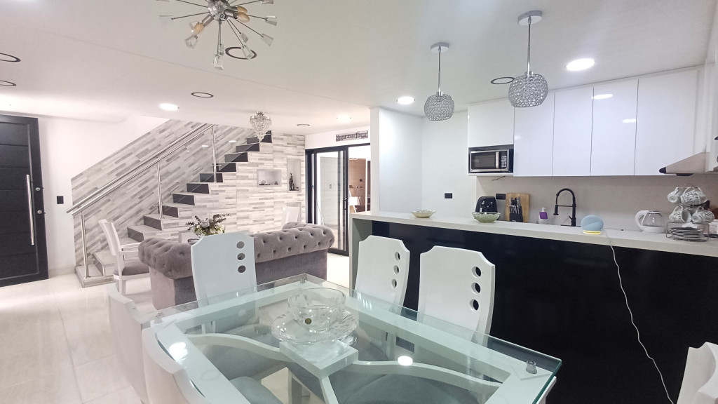 Casa En Venta - El Recreo, Palmira