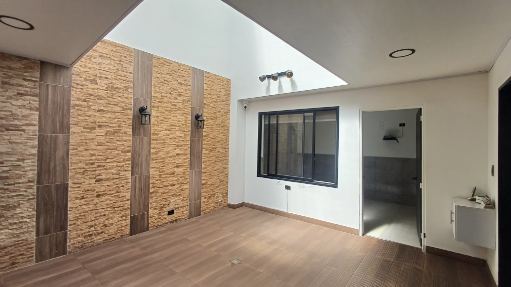 Casa En Venta - El Recreo, Palmira