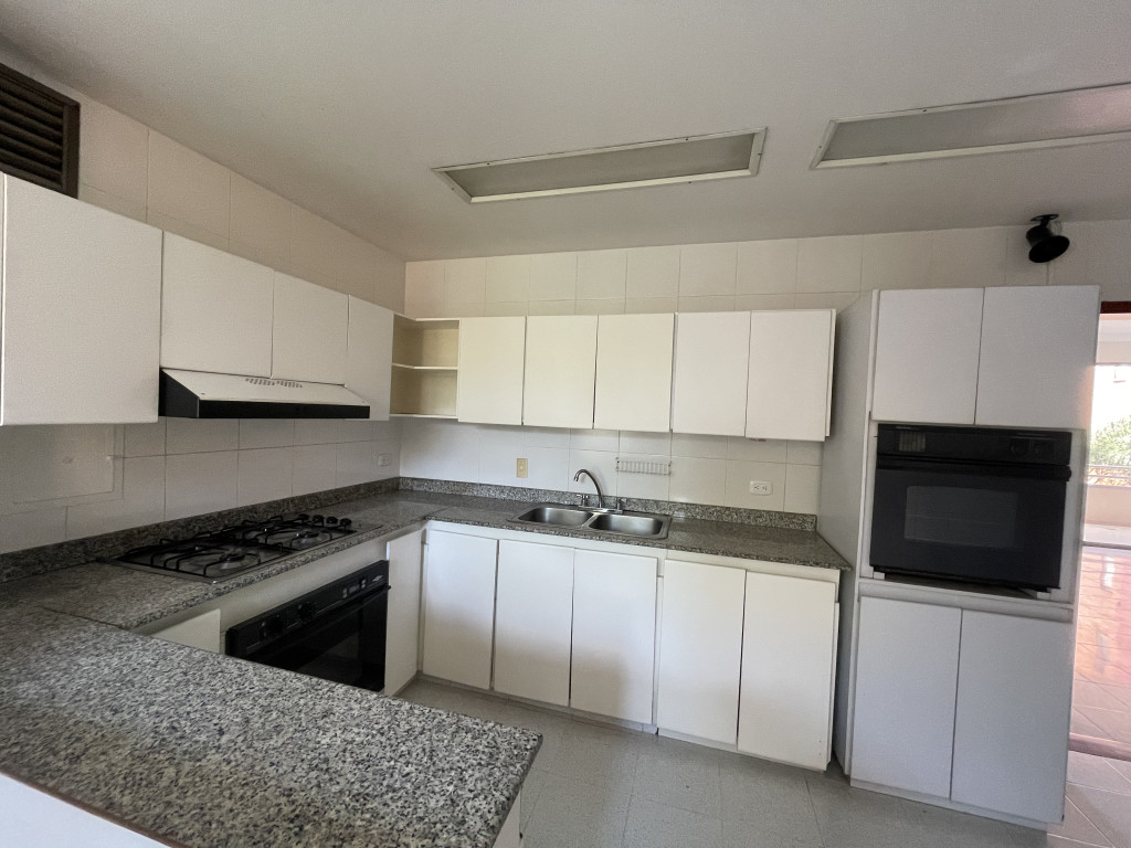 Apartamento En Venta - Ciudad Jardín, Cali