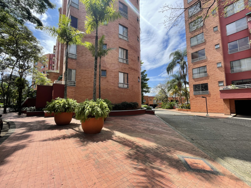 Apartamento En Venta - Ciudad Jardín, Cali