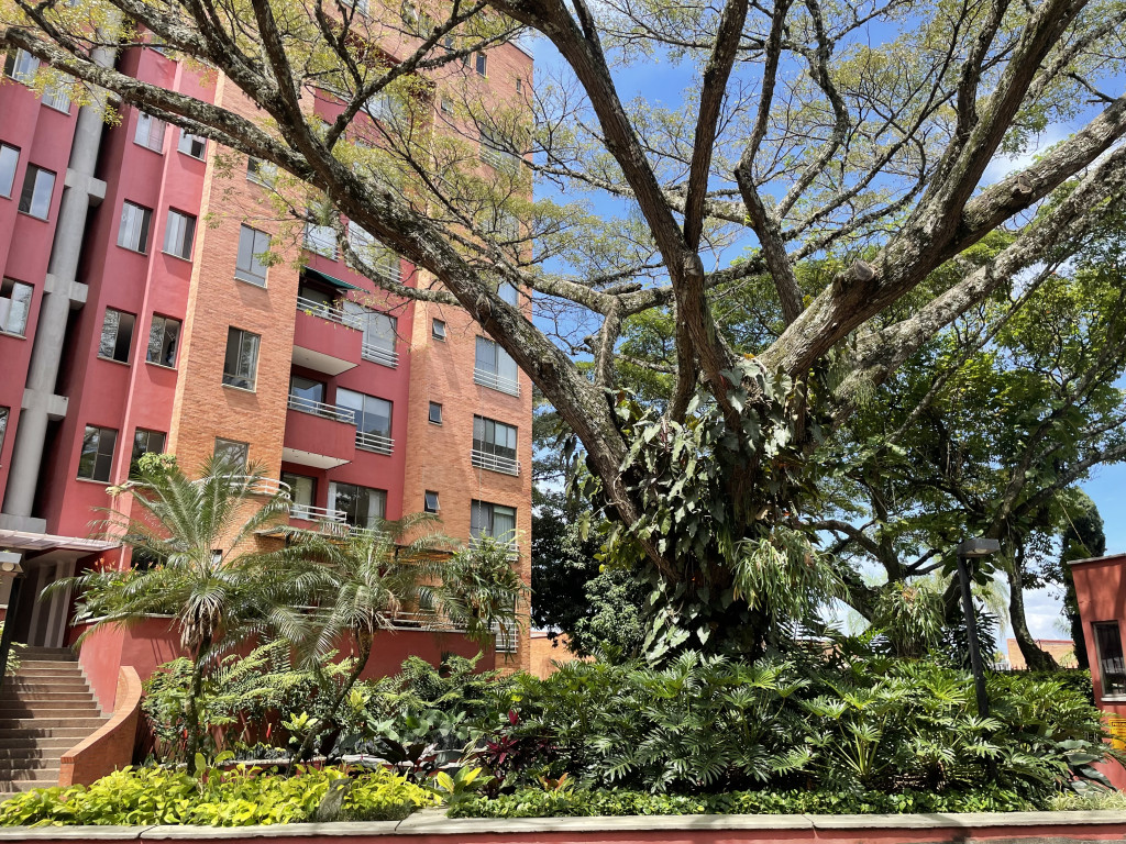 Apartamento En Venta - Ciudad Jardín, Cali