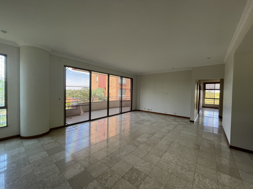 Apartamento En Venta - Ciudad Jardín, Cali