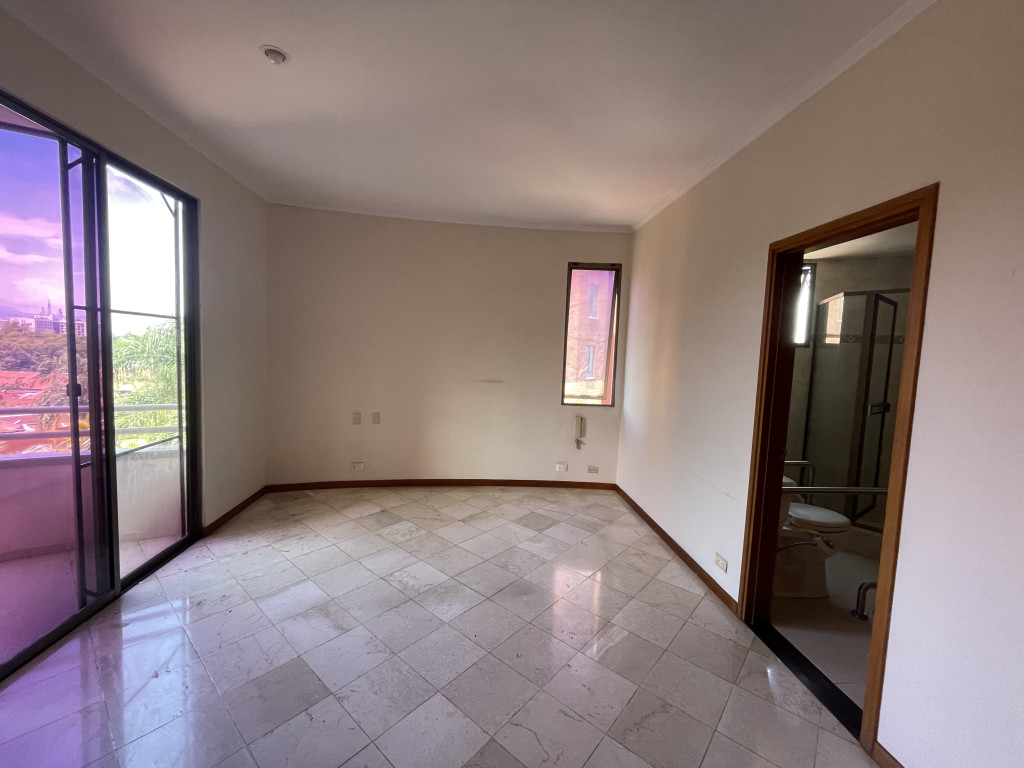 Apartamento En Venta - Ciudad Jardín, Cali