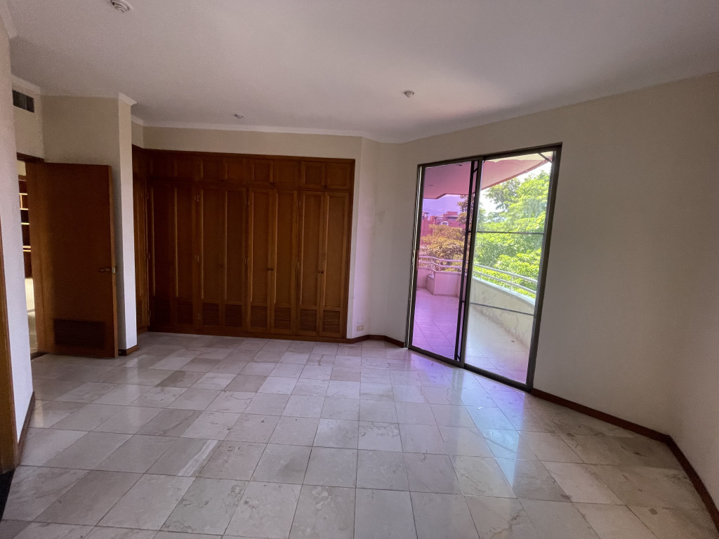 Apartamento En Venta - Ciudad Jardín, Cali