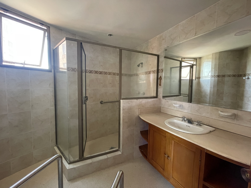 Apartamento En Venta - Ciudad Jardín, Cali