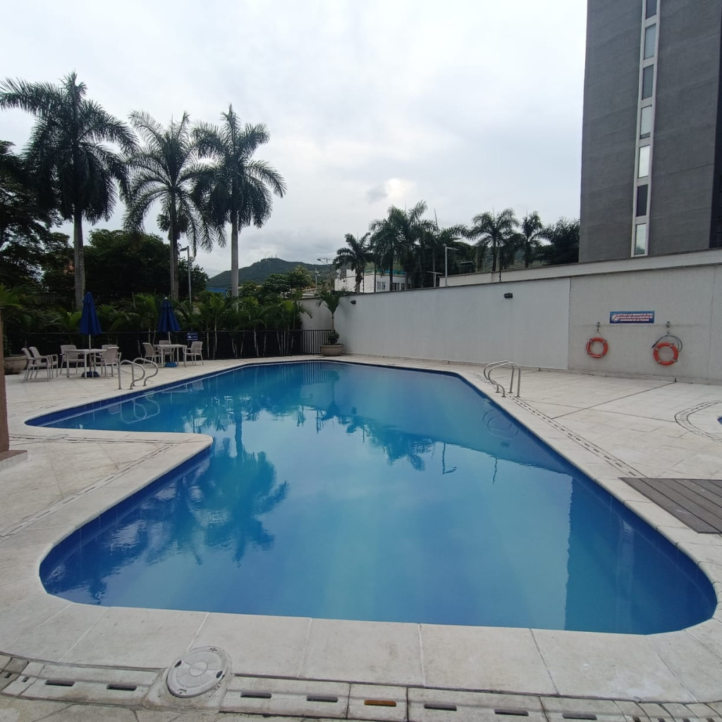 Apartamento En Venta - Urbanización La Flora, Cali