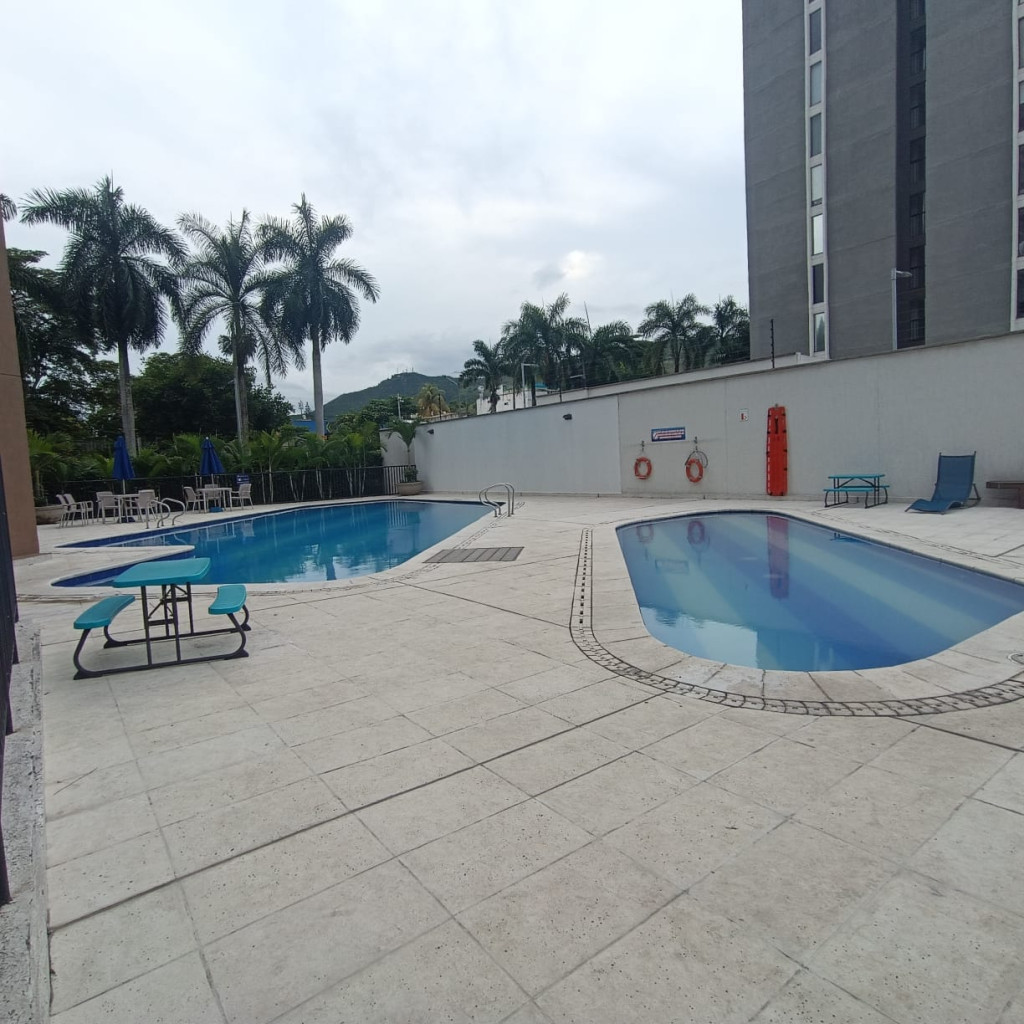 Apartamento En Venta - Urbanización La Flora, Cali