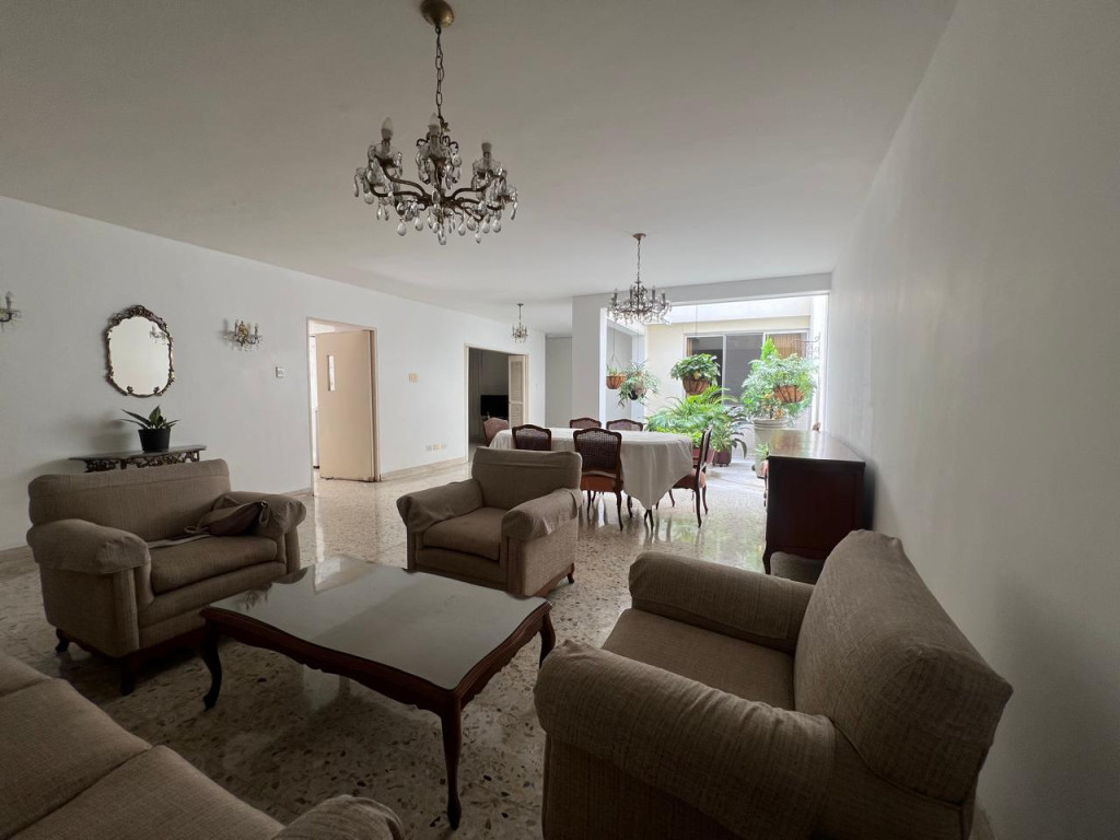 Casa En Venta - Urbanización La Flora, Cali